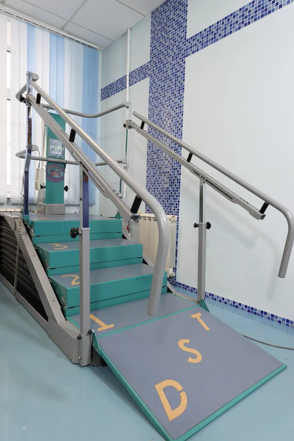 Комплекс реабилитации-Dynamic Stair Trainer 8000 | Клинический Институт Мозга
